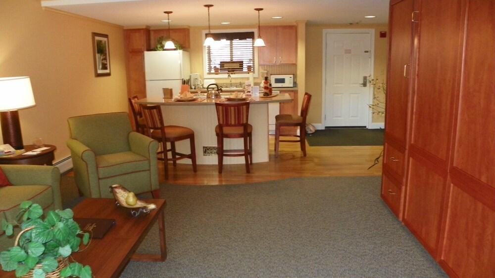 Hit the Slopes and Then Relax at Your Pollard Brook Vacation Condo in Lincoln NH Near Loon! - PB Dec 24th-31st, 1ter - Living Room