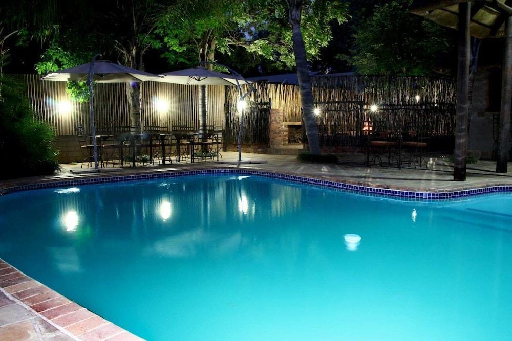 J'Cups Guest House - Outdoor Pool