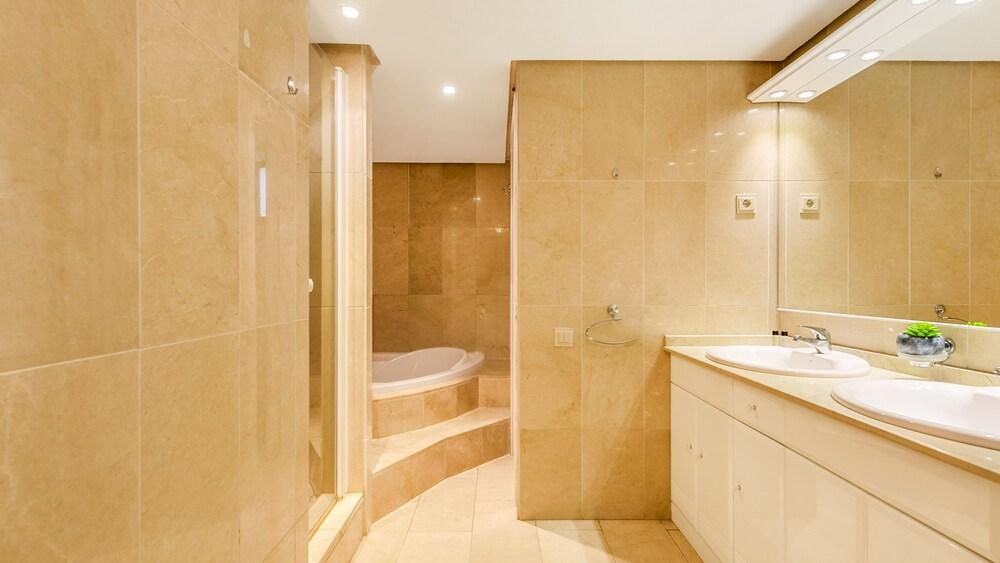 Villa Seafront XV - Bathroom
