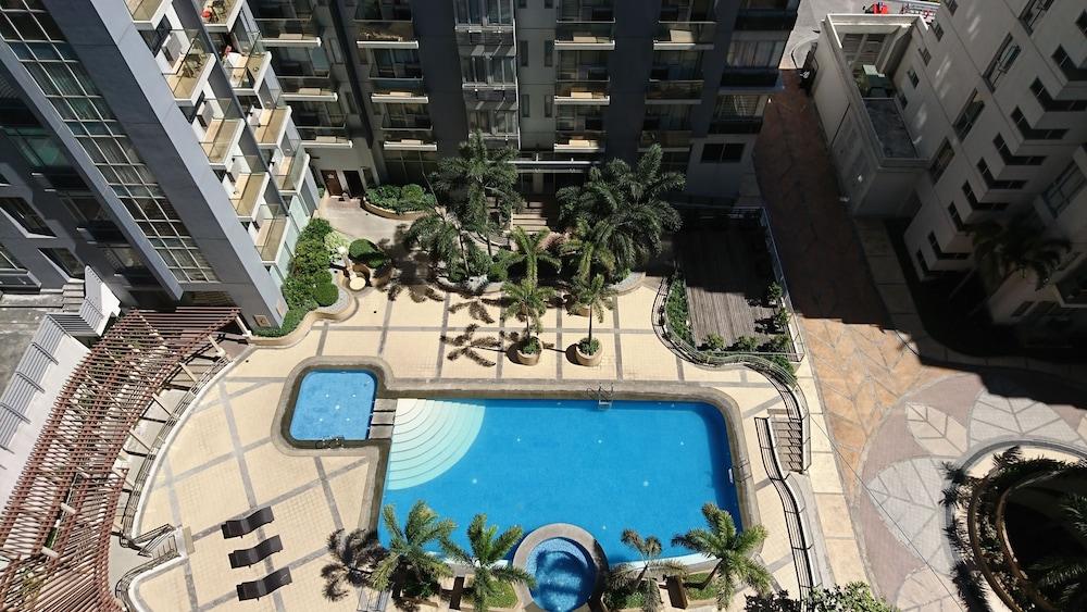 One Palmtree - 2BR Across Airport - Featured Image