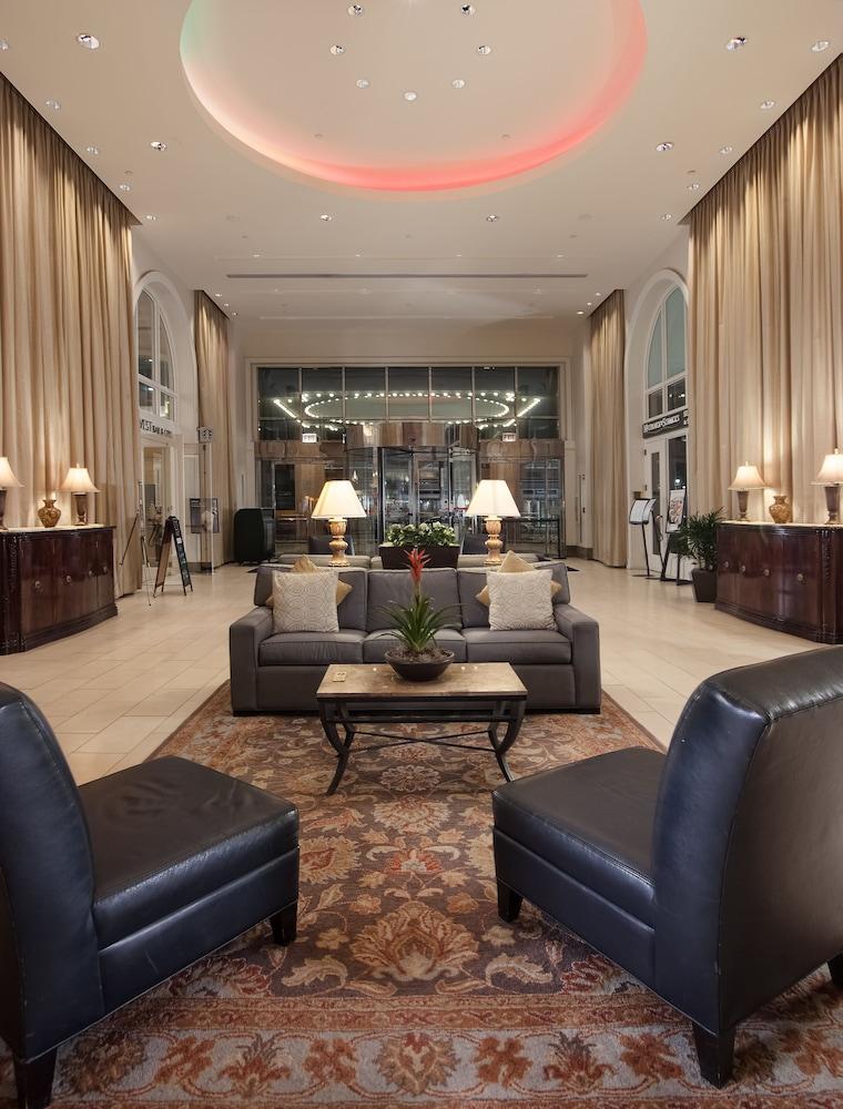 Hilton Indianapolis Hotel & Suites - Lobby Sitting Area