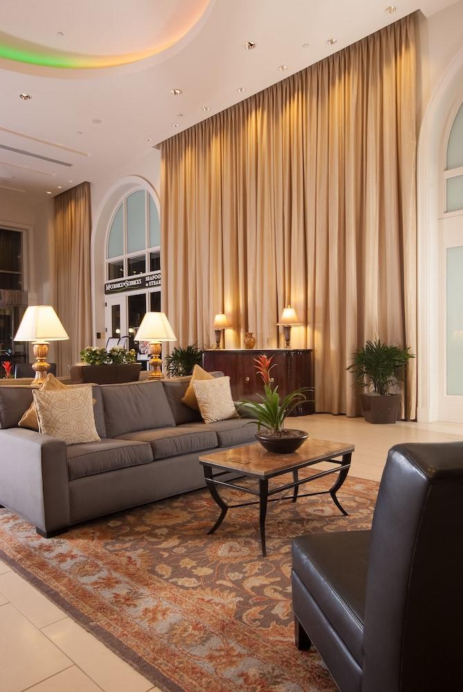 Hilton Indianapolis Hotel & Suites - Lobby Sitting Area