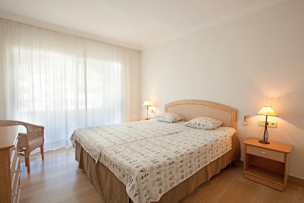 Luxury beach apartment Elviria, Marbella - Room