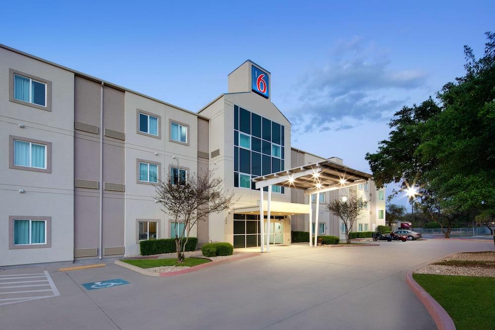 Motel 6 San Antonio, TX - Airport - Featured Image