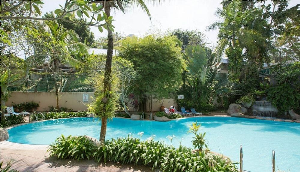 Expat's Nook Beach Resort - Private Pool