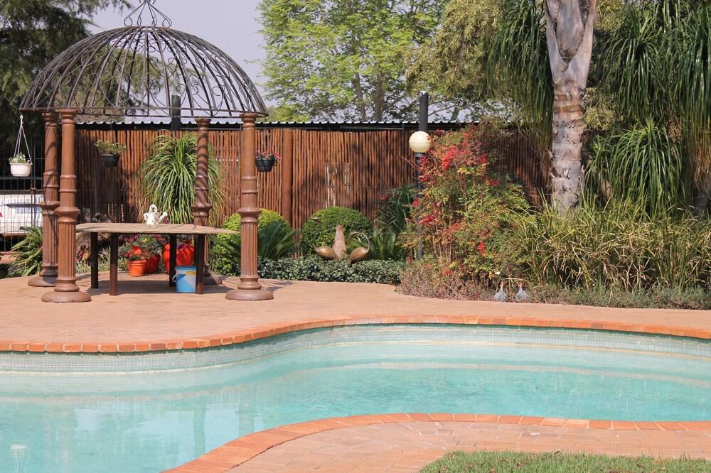 Birdsong Guest House - Outdoor Pool