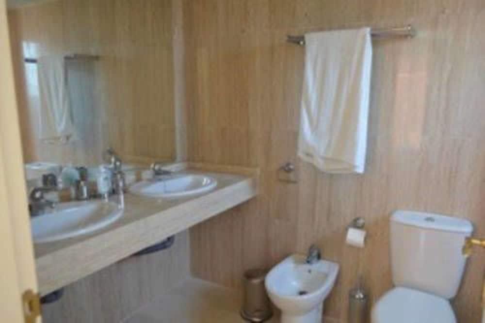 Luxury Duplex Penthouse with Sea Views ML26 - Bathroom