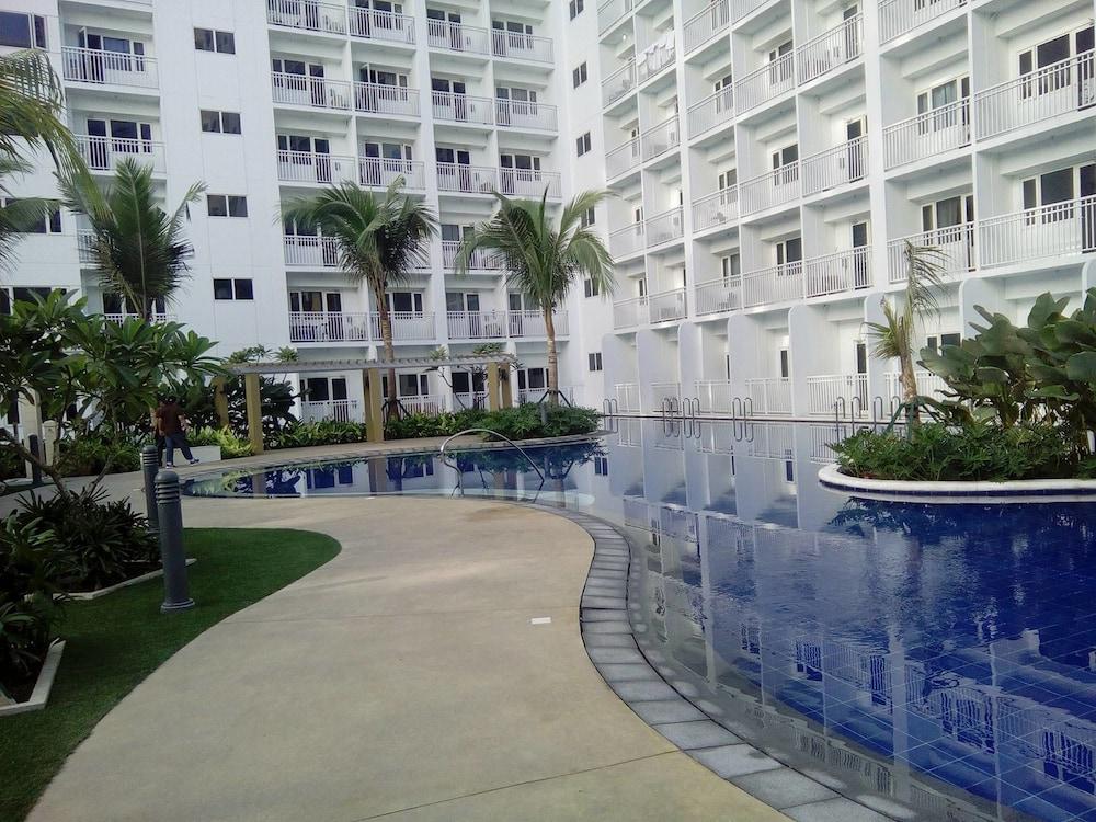 Francisco Place - Outdoor Pool