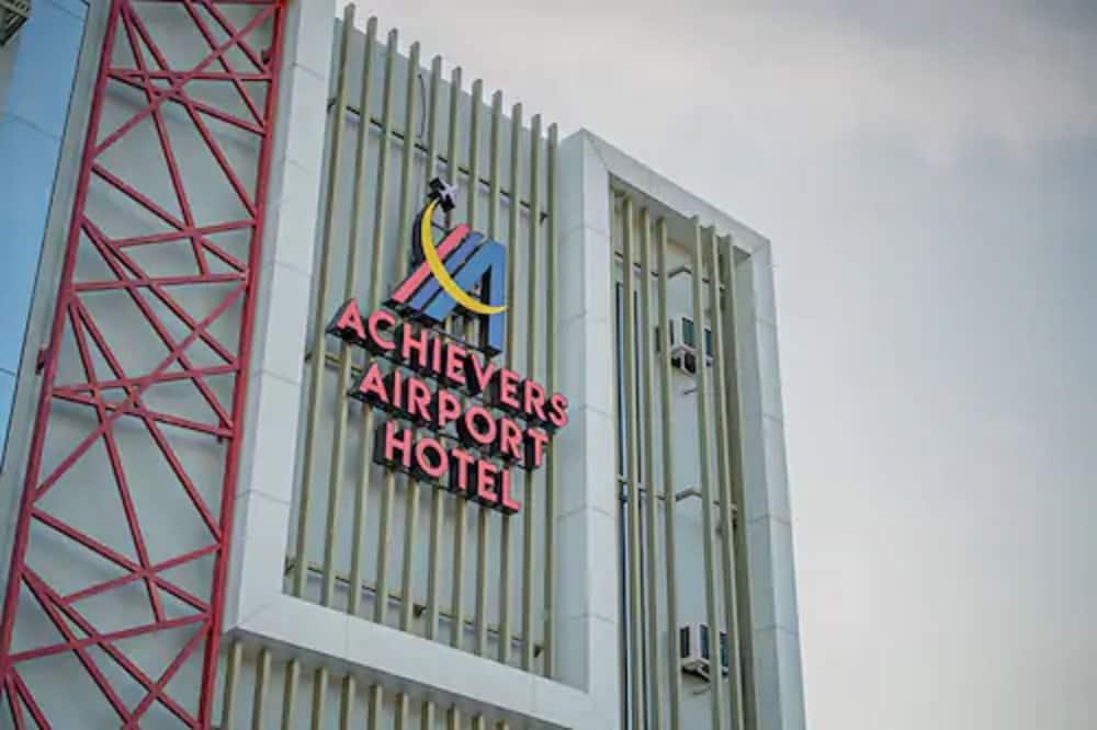 Achievers Airport Hotel - Exterior detail