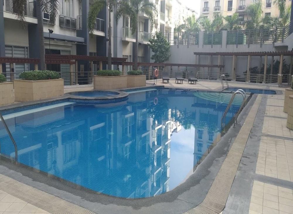 One Palm Tree Villas Classy Condotel - Outdoor Pool