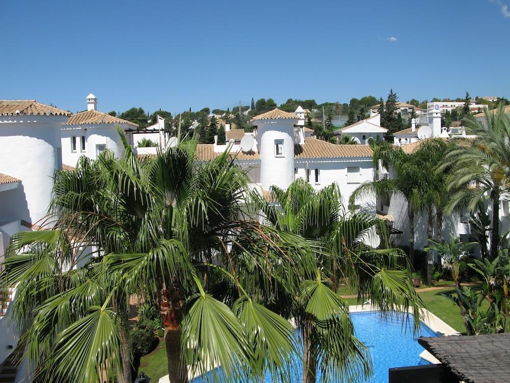 Apartamentos y Casas Serinamar Marbella - Property Grounds