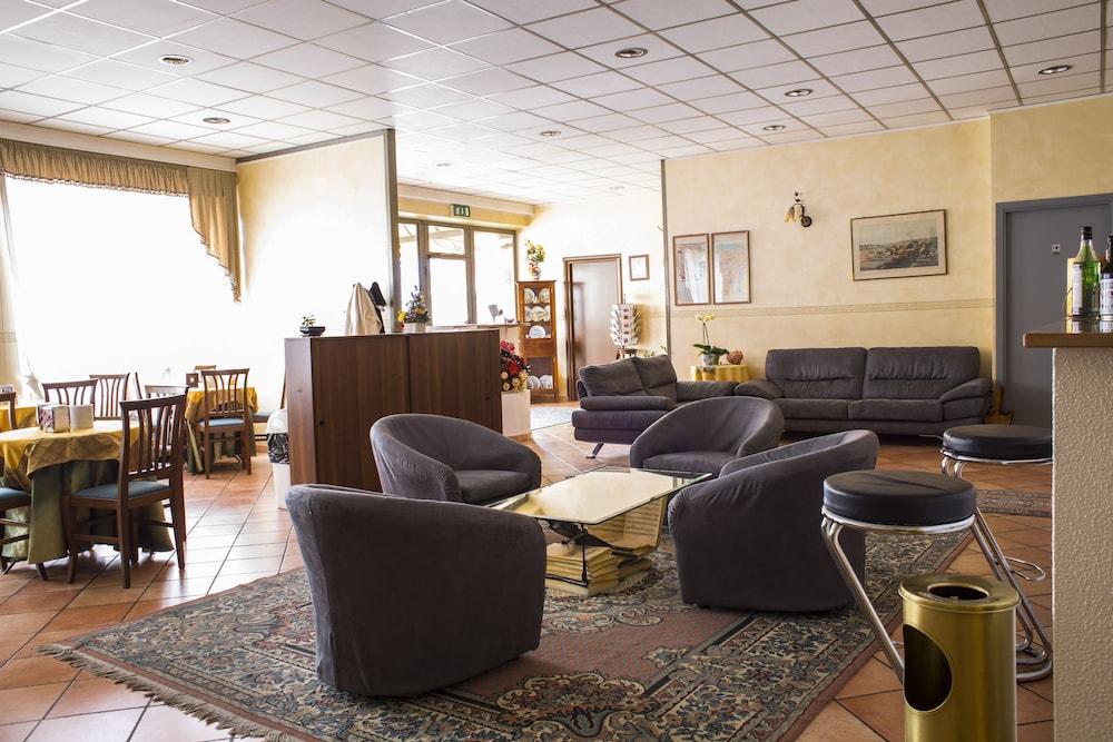 Hotel Parco Fiera - Lobby Sitting Area