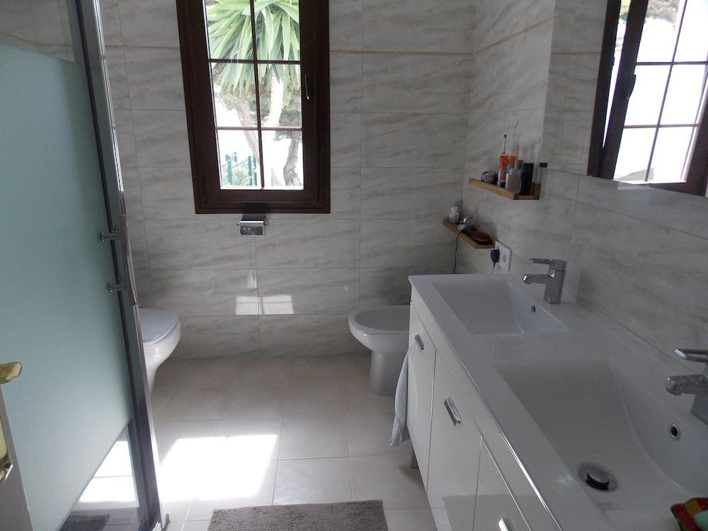 Apartment With Sea View In Puerto Banus - Bathroom