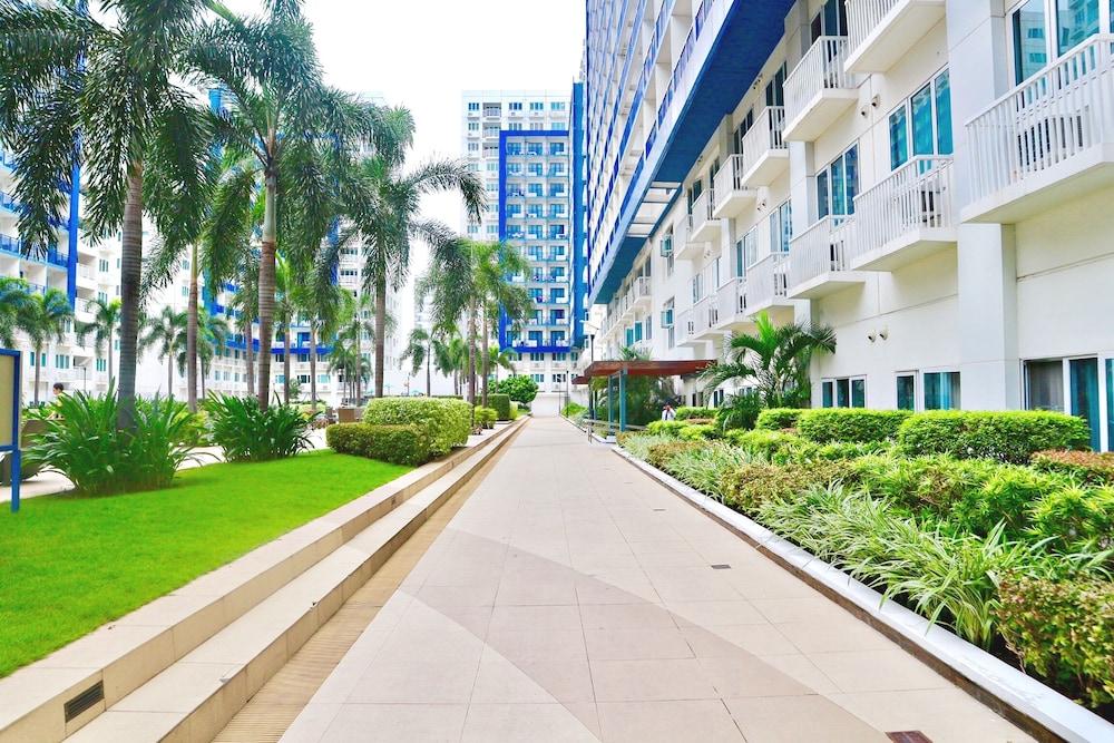 CondoDeal at Sea Residences - Property Grounds