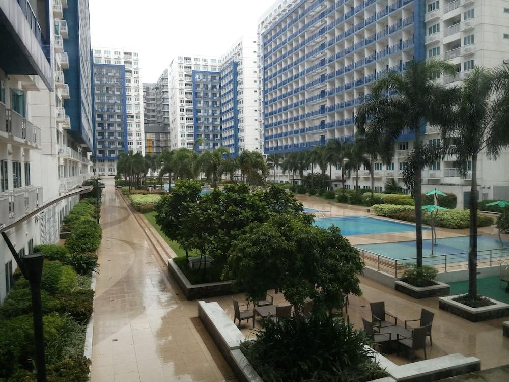 Oceanblue Manila Condotel Sea Residences - Property Grounds