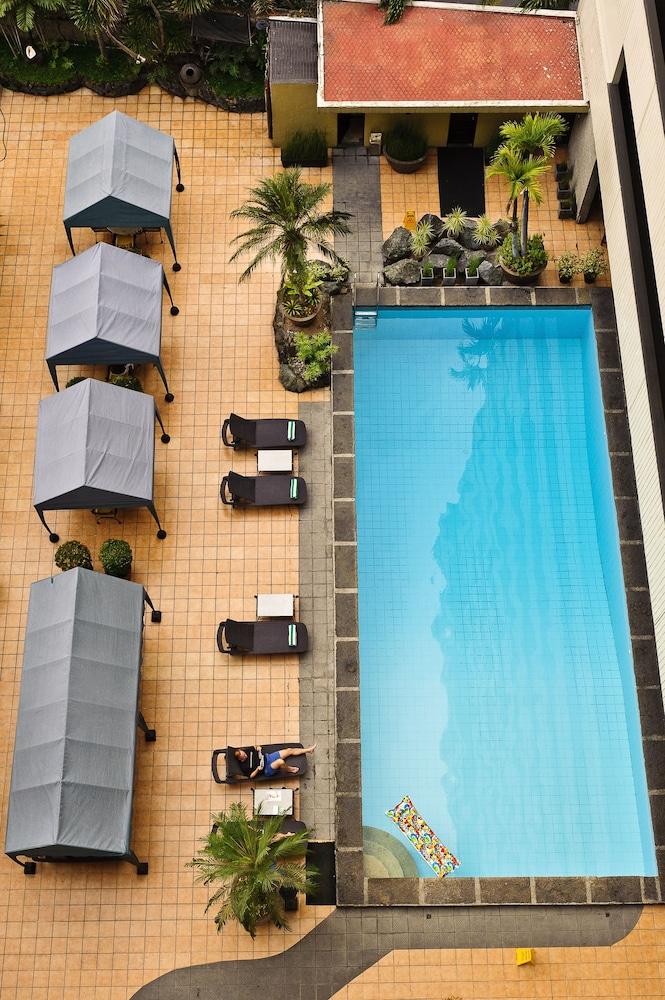 Copacabana Apartment Hotel - Outdoor Pool