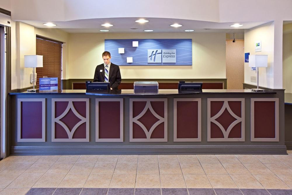 HOLIDAY INN EXPRESS & SUITES INDIANAPOLIS - EAST - Reception