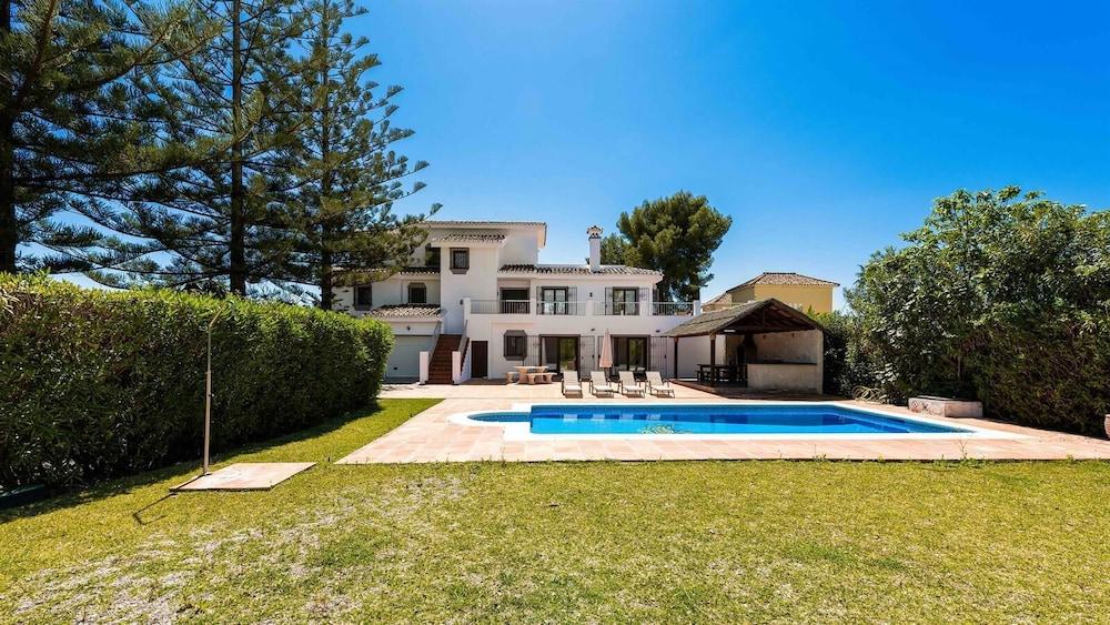 Great Villa Very Close to Best Beach - Outdoor Pool