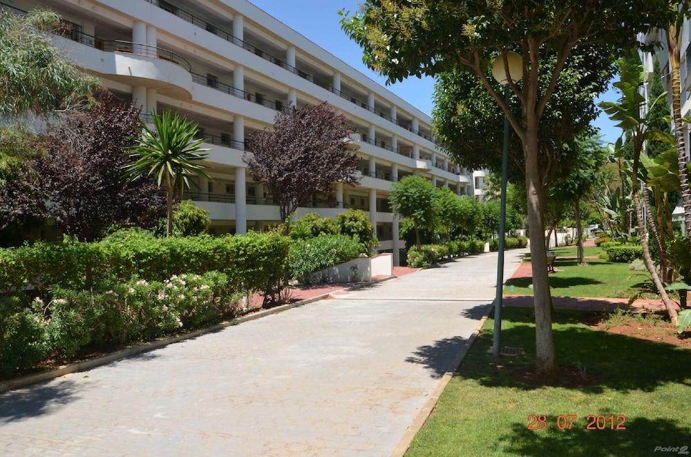 Apartamento en Marbella con vistas al golf - Property Grounds
