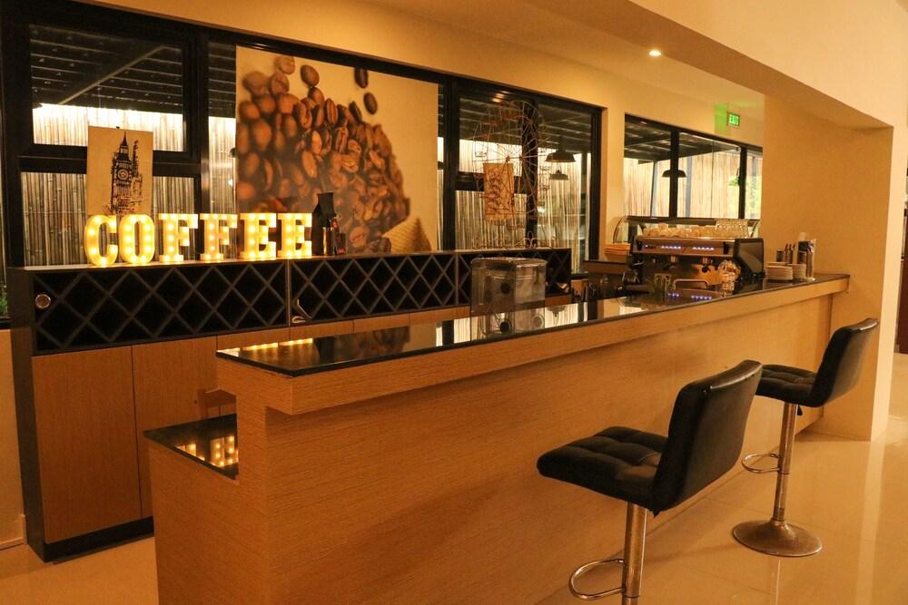 OYO 627 88 Airport Lounge - Coffee Shop