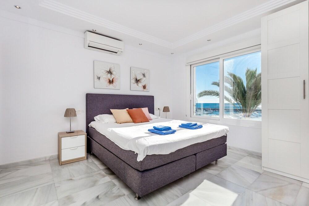 First Line Penthouse in Puerto Banus - Room