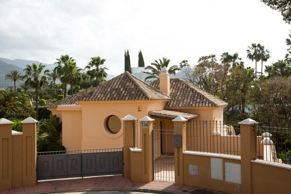Villa Las Lomas de Marbella - Property Entrance