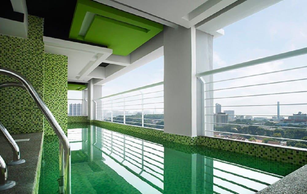 3BdR&2Bth condo Middle of Penang - Indoor/Outdoor Pool