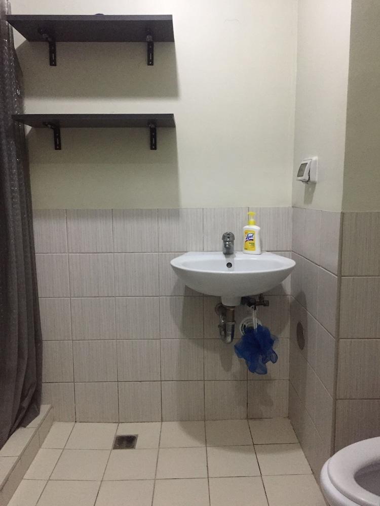 Studio Apartment at Taguig Manila - Bathroom Sink