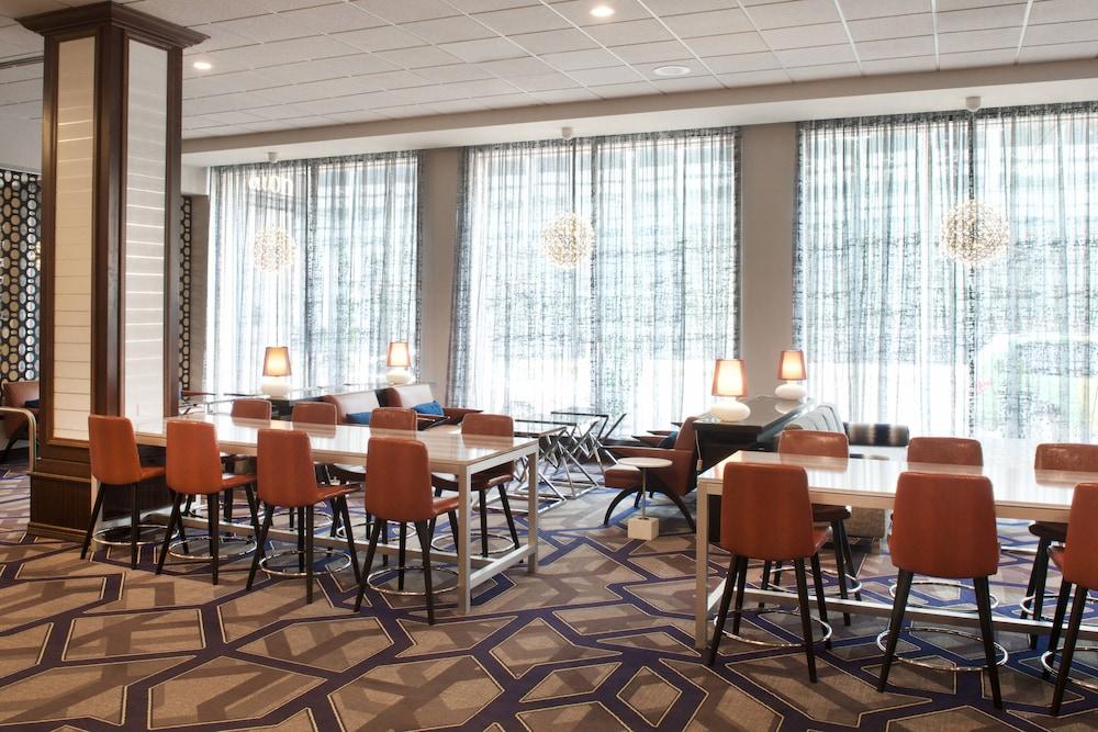 Sheraton Indianapolis City Centre Hotel - Lobby Lounge