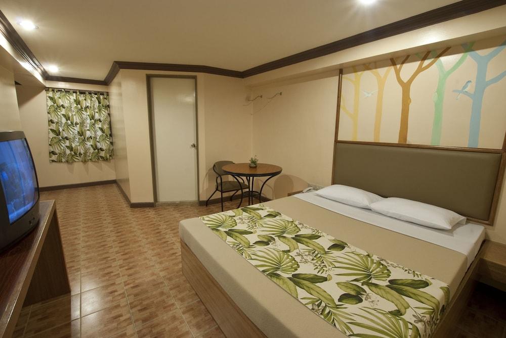 Pinoy Pamilya Hotel - Room