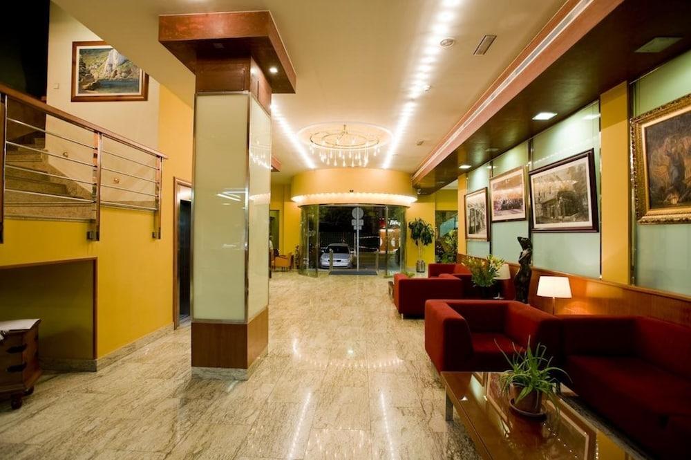 Hotel El Churra - Lobby Sitting Area