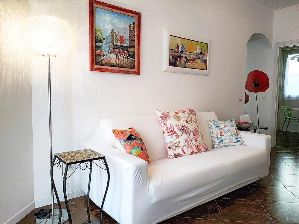 Holiday Apartment in Rapallo Portofino - Living Room