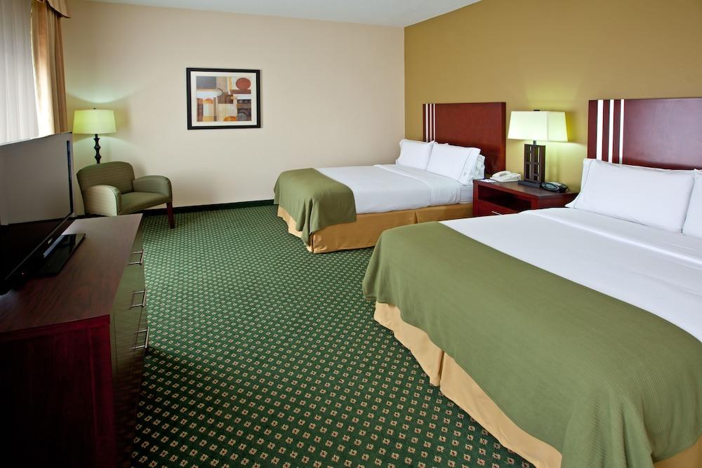 HOLIDAY INN EXPRESS & SUITES INDIANAPOLIS - EAST - Room