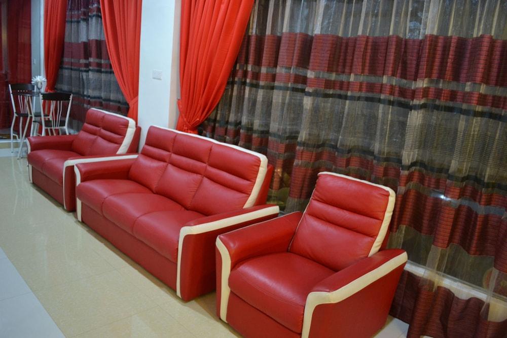 DR Hotel - Lobby Sitting Area