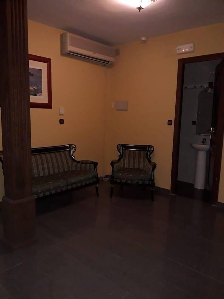 Hotel Peñajara - Lobby Sitting Area