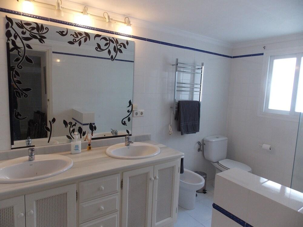 Attractive Apartment Near Puerto Banus - Bathroom