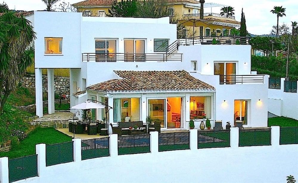 Brand New Villa Close To Beach - Featured Image