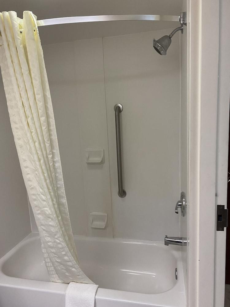 Homestead Apart-Hotel - Bathroom