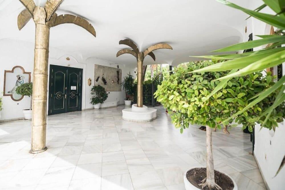 Marbella Real Suite - Lobby