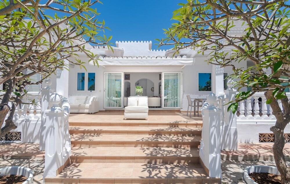 Beautiful Villa Near Beach - Marbella - Exterior