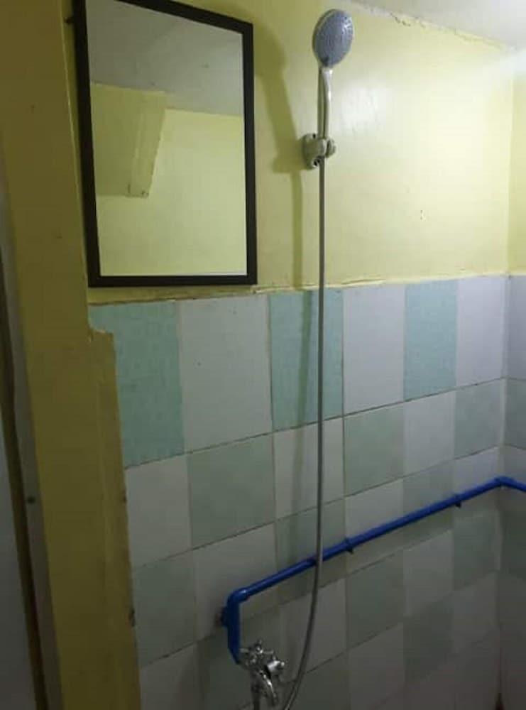 D&A Transient Inn - Bathroom Shower