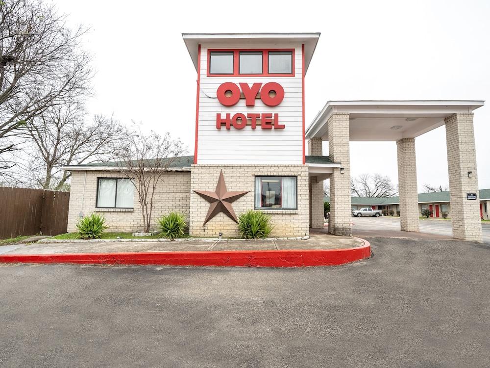 OYO Hotel San Antonio near AT&T Center - Exterior