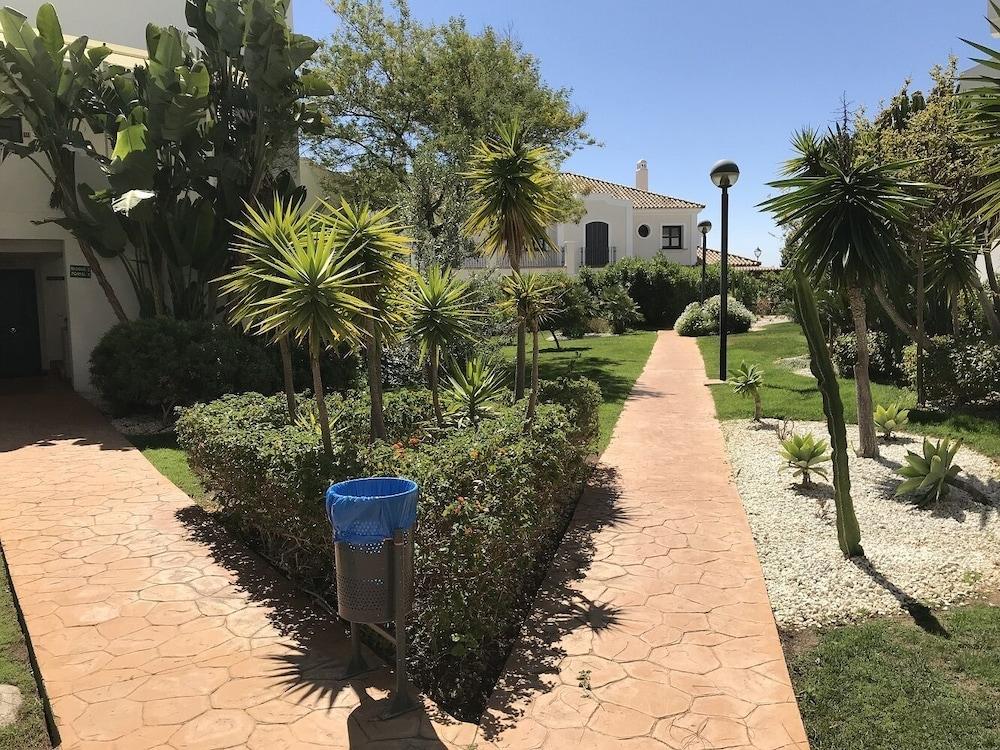 Benavista Guadalmina Baja - Property Grounds