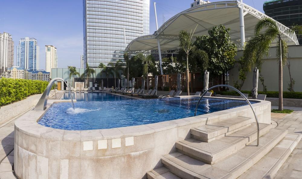 Shangri-La Residences at the Fort, Manila - Outdoor Pool