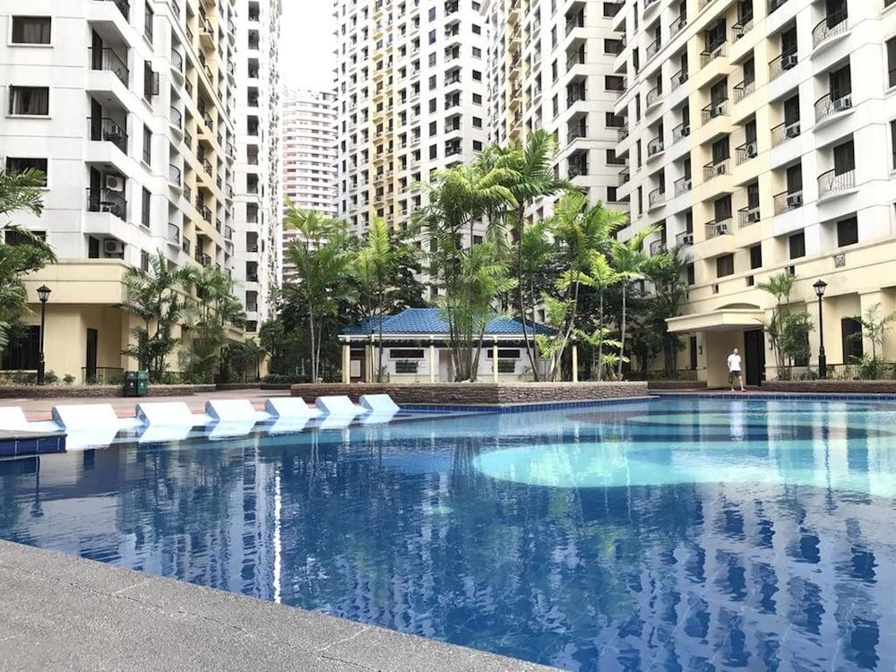Forbestown Place at The Fort BGC - Outdoor Pool