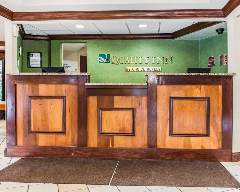 Quality Inn South - Lobby