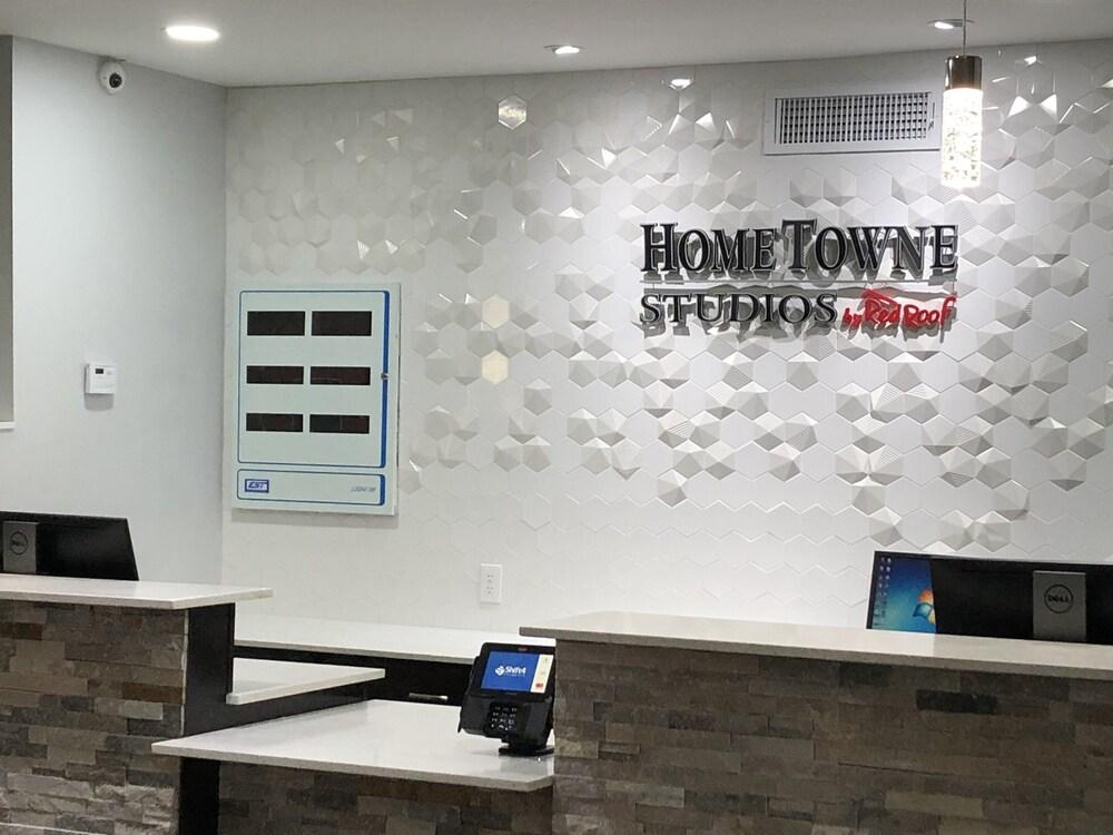 HomeTowne Studios San Antonio E - Frost Bank Center - Lobby