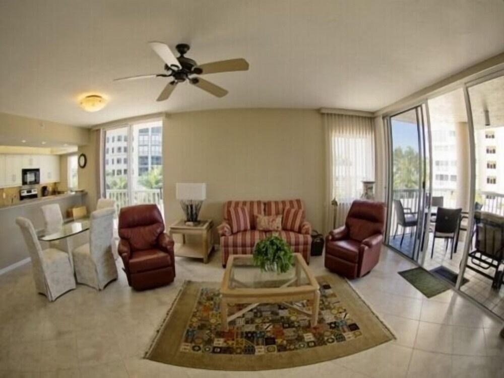 Elegant Furnished Condo with Gulf View by RedAwning - Room
