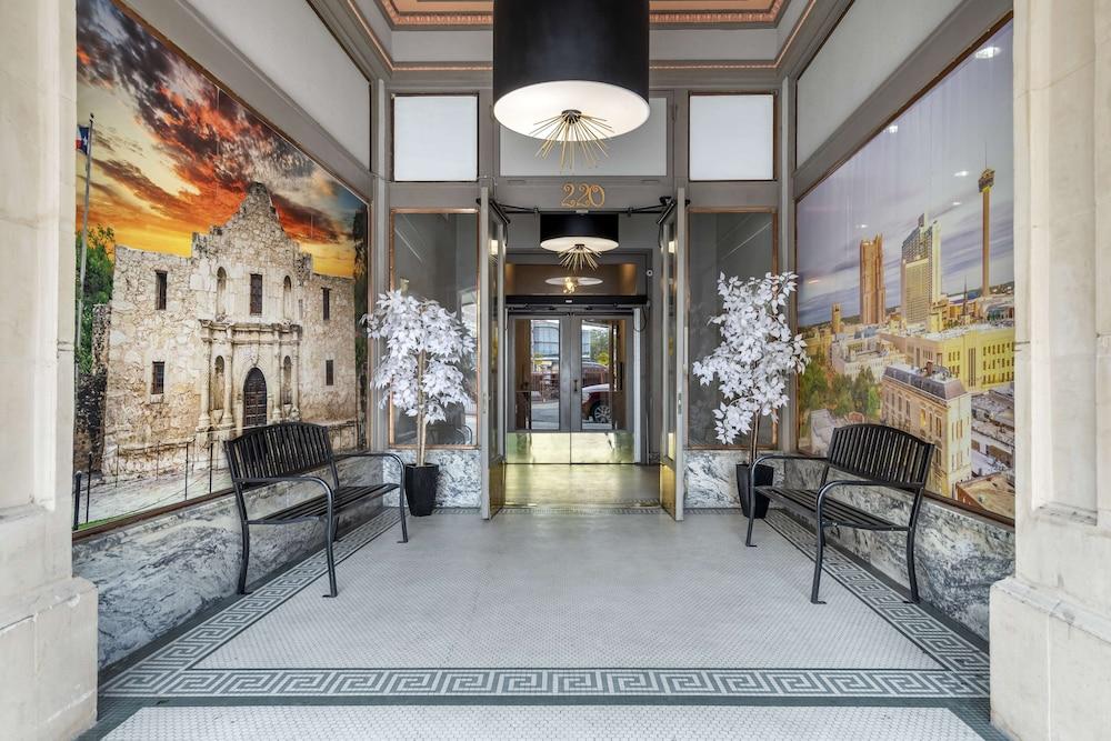 Best Western Premier Historic Travelers Hotel Alamo Riverwalk - Lobby