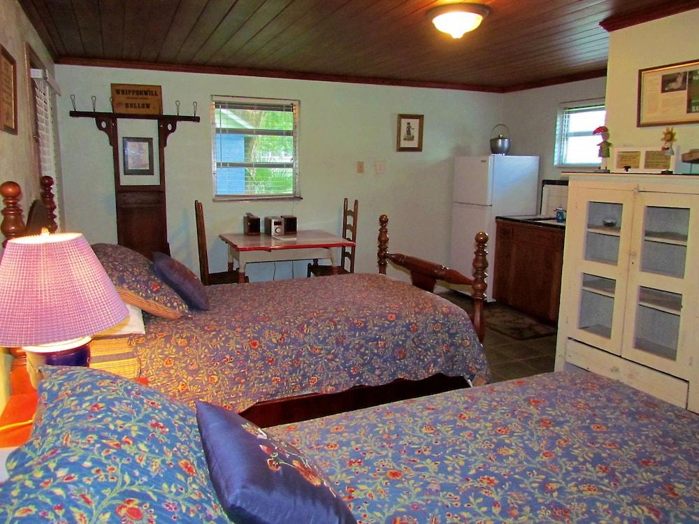 Yearling Restaurant and Cabins - Room